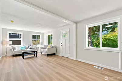 14022 Roslyn Place N, Seattle, WA 98133 - Photo 7