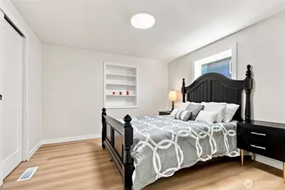 14022 Roslyn Place N, Seattle, WA 98133 - Photo 9