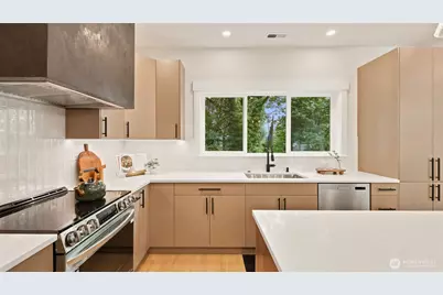 10930 NE 120th Street, Kirkland, WA 98034 - Photo 11