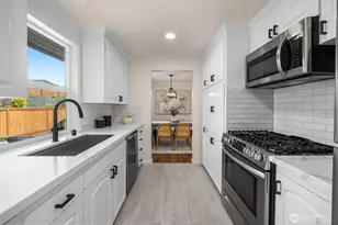 661 Birch St, Edmonds, WA 98020 - Photo 11