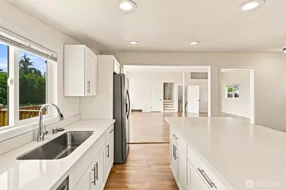 15425 SE 11th Street, Bellevue, WA 98007 - Photo 7