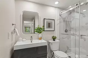 401 100th Ave NE, Bellevue, WA 98004 - Photo 17