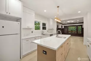 2109 Aurora Ave N, Seattle, WA 98109 - Photo 11