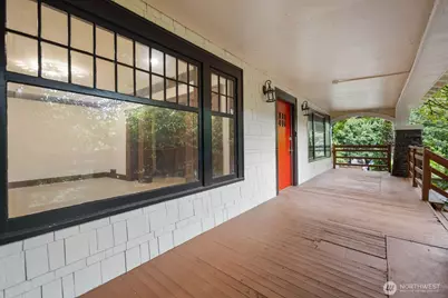 2109 Aurora Avenue N, Seattle, WA 98109 - Photo 3