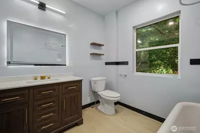 2109 Aurora Avenue N, Seattle, WA 98109 - Photo 17