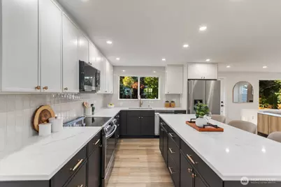 813 NE 125th Street, Seattle, WA 98125 - Photo 11