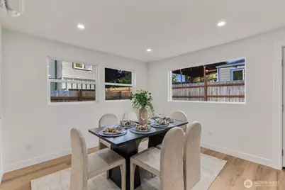 813 NE 125th Street, Seattle, WA 98125 - Photo 17