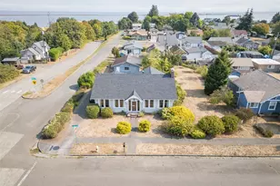 537 W 6th St, Port Angeles, WA 98362 - Photo 3