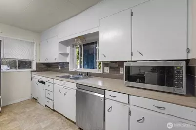 8643 Tacoma Avenue S, Tacoma, WA 98444 - Photo 9