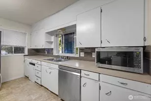 8643 Tacoma Ave S, Tacoma, WA 98444 - Photo 9