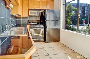 22 John St, Seattle, WA 98109 - Photo 7