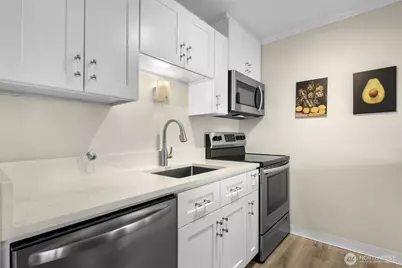 2501 Canterbury Lane E #320, Seattle, WA 98112 - Photo 15