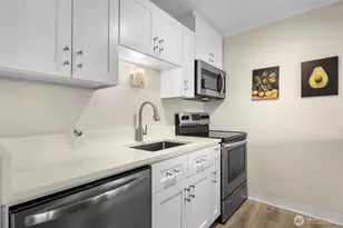 2501 Canterbury Ln E, Seattle, WA 98112 - Photo 15