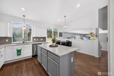 21024 Springhaven Way E, Bonney Lake, WA 98391 - Photo 5