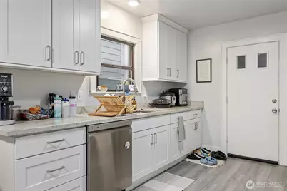 6110 8th Avenue NW, Seattle, WA 98107 - Photo 9