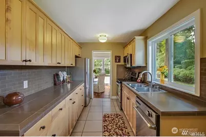 10424 NE 17th Street, Bellevue, WA 98004 - Photo 7