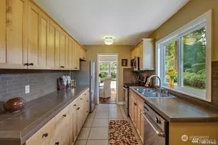 10424 NE 17th St, Bellevue, WA 98004 - Photo 7