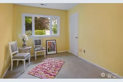 10424 NE 17th Street, Bellevue, WA 98004 - Photo 3
