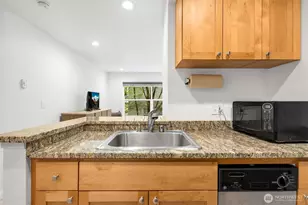 7600 Greenwood Ave N, Seattle, WA 98103 - Photo 13