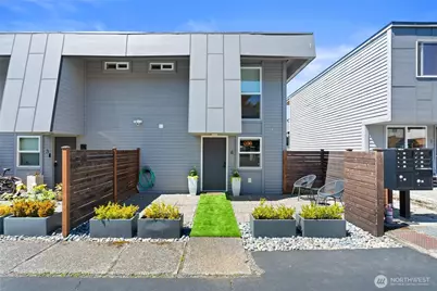 10112 NE 68th Street #4, Kirkland, WA 98033 - Photo 1