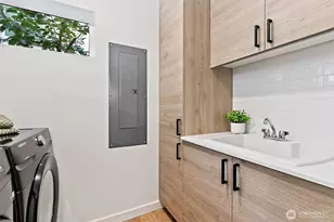 2624 Eastlake Ave E, Seattle, WA 98102 - Photo 7