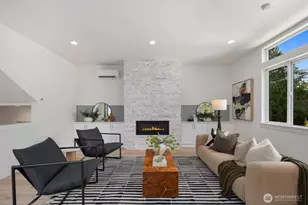 825 NE 105th St, Seattle, WA 98125 - Photo 3