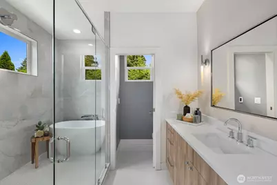 825 NE 105th Street, Seattle, WA 98125 - Photo 17