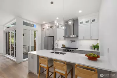 825 NE 105th Street, Seattle, WA 98125 - Photo 9
