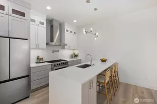 825 NE 105th St, Seattle, WA 98125 - Photo 11