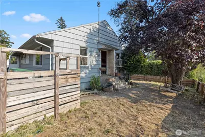 1530 N Wycoff Avenue, Bremerton, WA 98312 - Photo 1
