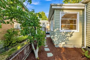 6542 Greenwood Ave N, Seattle, WA 98103 - Photo 33