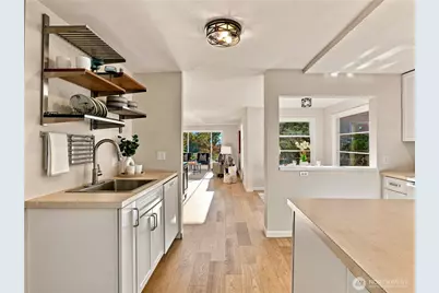 6542 Greenwood Avenue N, Seattle, WA 98103 - Photo 19