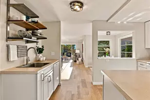 6542 Greenwood Ave N, Seattle, WA 98103 - Photo 19
