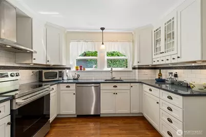 2910 W Crockett Street, Seattle, WA 98199 - Photo 13
