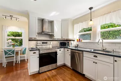 2910 W Crockett Street, Seattle, WA 98199 - Photo 15