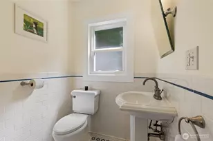 2910 W Crockett St, Seattle, WA 98199 - Photo 17