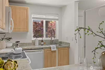 11110 NE 125th Lane #H229, Kirkland, WA 98034 - Photo 9