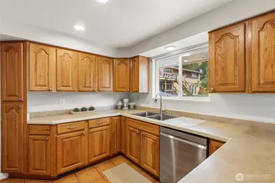1875 NE Bentley Drive, Bremerton, WA 98311 - Photo 9