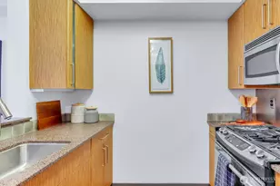 413 NE 70th St, Seattle, WA 98115 - Photo 15