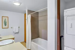 413 NE 70th St, Seattle, WA 98115 - Photo 19