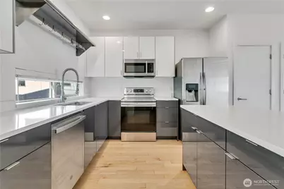 4206 S Greenbelt Station Drive, Seattle, WA 98118 - Photo 11