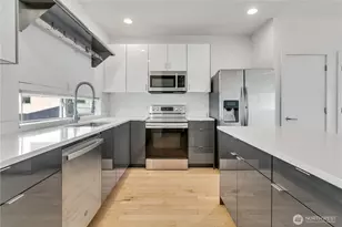 4206 S Greenbelt Station Dr, Seattle, WA 98118 - Photo 11