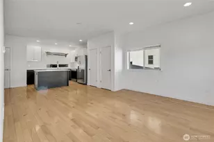 4206 S Greenbelt Station Dr, Seattle, WA 98118 - Photo 9