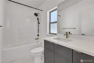 4206 S Greenbelt Station Dr, Seattle, WA 98118 - Photo 17