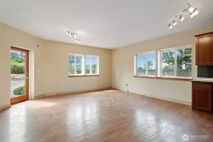 261043 Hwy 101, Sequim, WA 98382 - Photo 9