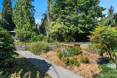 1714 NE Brockman Place, Seattle, WA 98125 - Photo 29