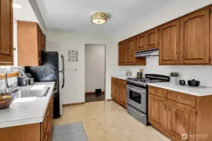 1714 NE Brockman Pl, Seattle, WA 98125 - Photo 9