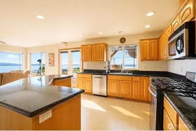 510 Sunnycrest Lane, Camano Island, WA 98282 - Photo 3