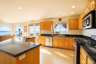 510 Sunnycrest Ln, Camano Island, WA 98282 - Photo 3