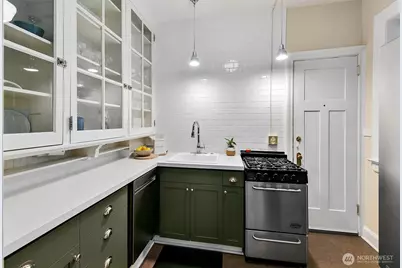 125 Warren Avenue N #J, Seattle, WA 98109 - Photo 11